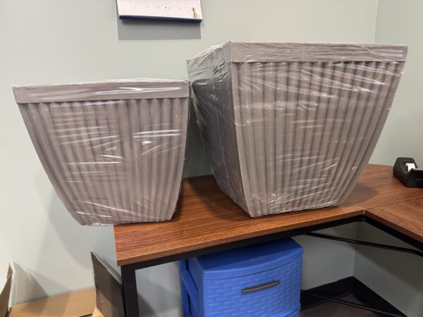 RAFFLE: Glitzhome set of two outdoor planters